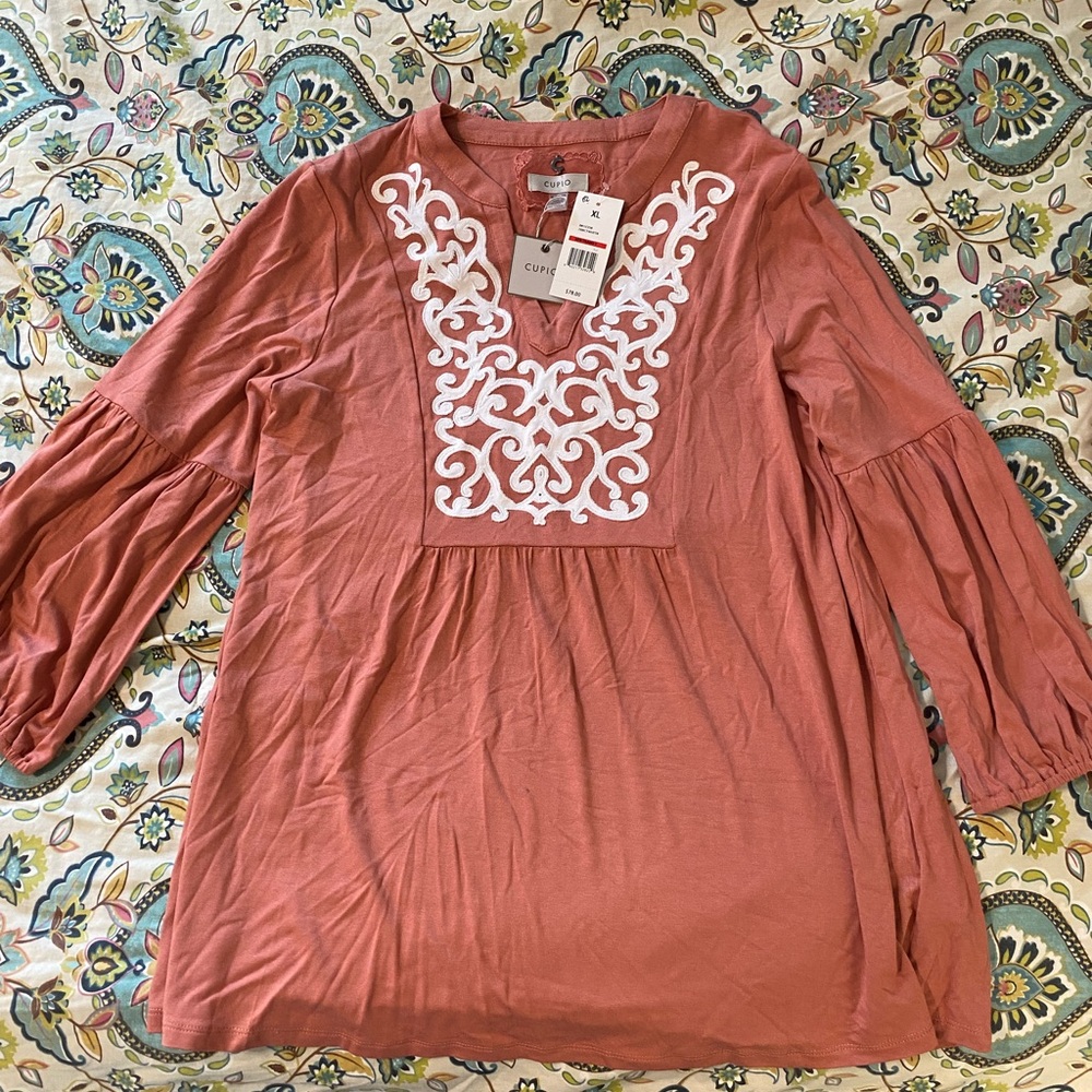 Women's Pink Embroidered Top -*DM FOR MORE PICS OR INFO*